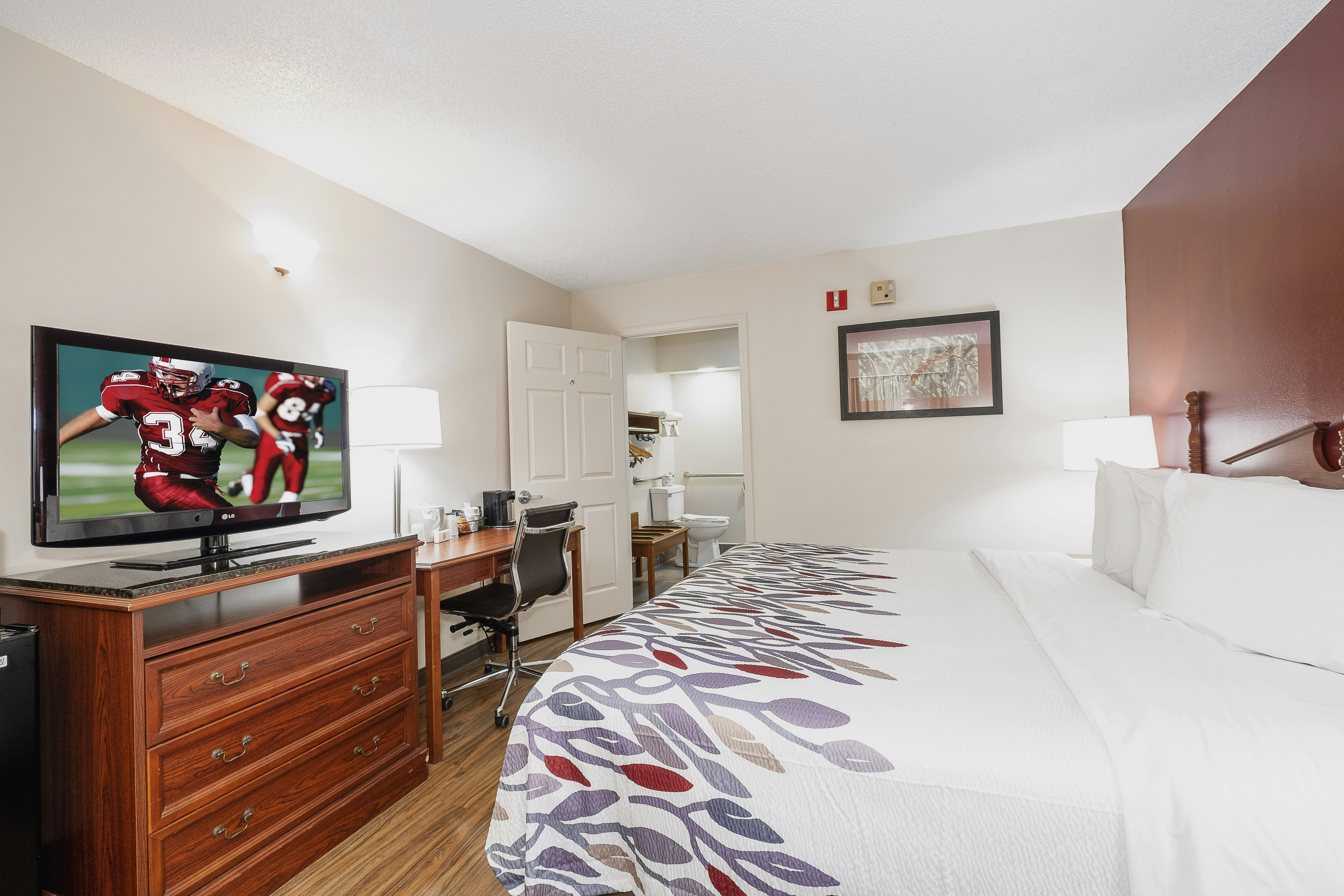 Red Roof Inn Suites Calhoun