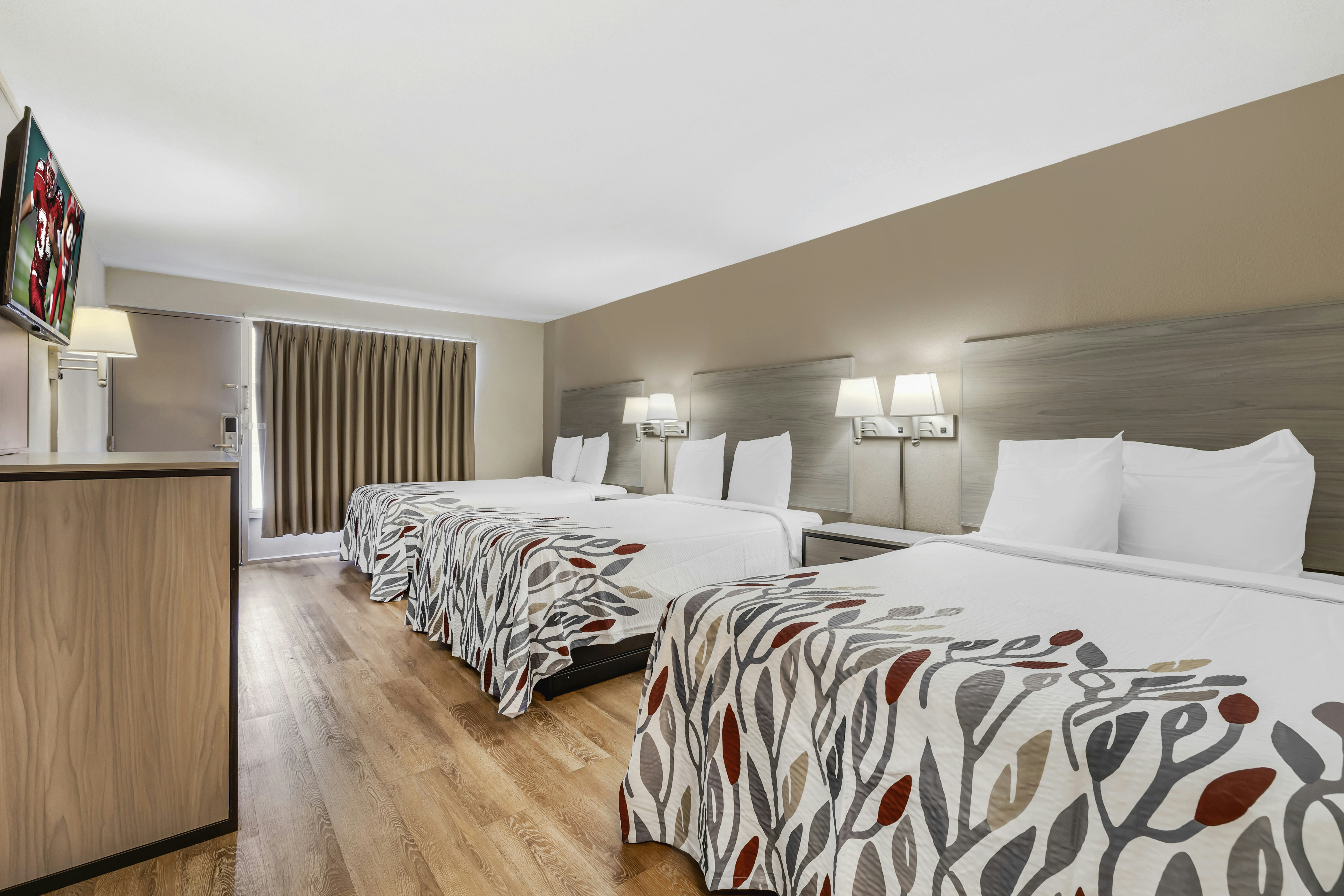 Deluxe 3 Full Beds Non-Smoking