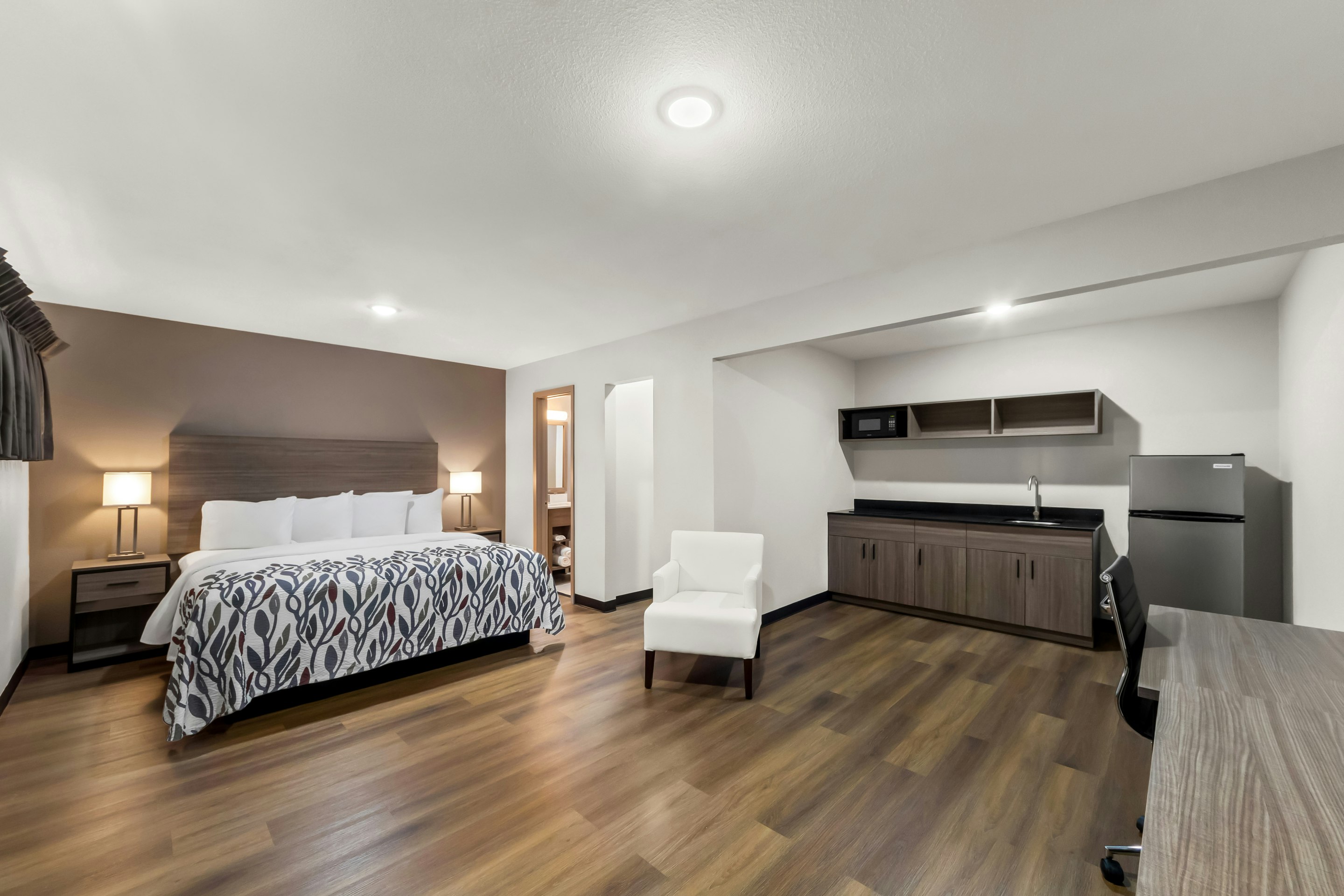 Deluxe King with Kitchenette Non-Smoking