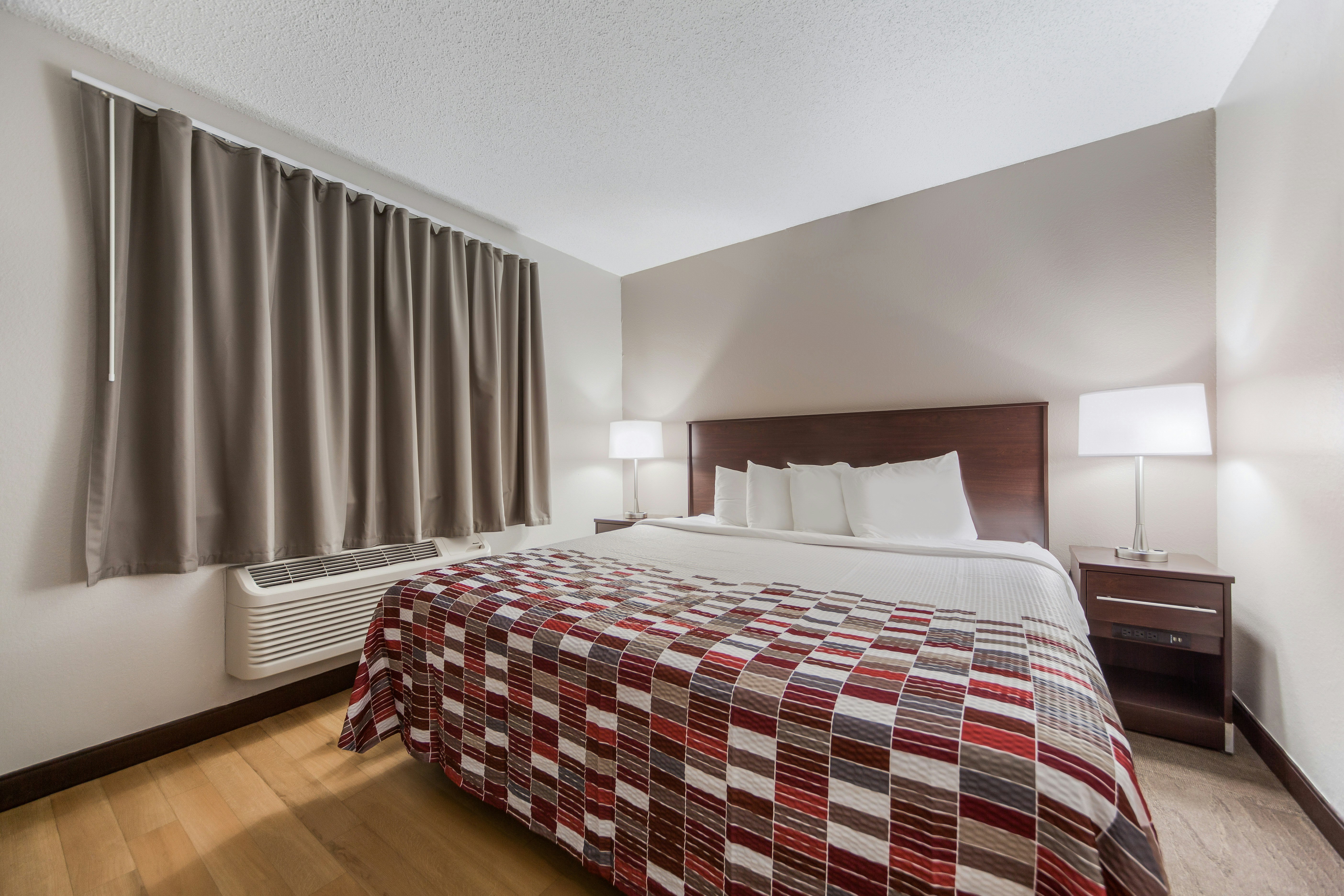 ADA Accessible Suite King with Roll-In Shower Smoke Free