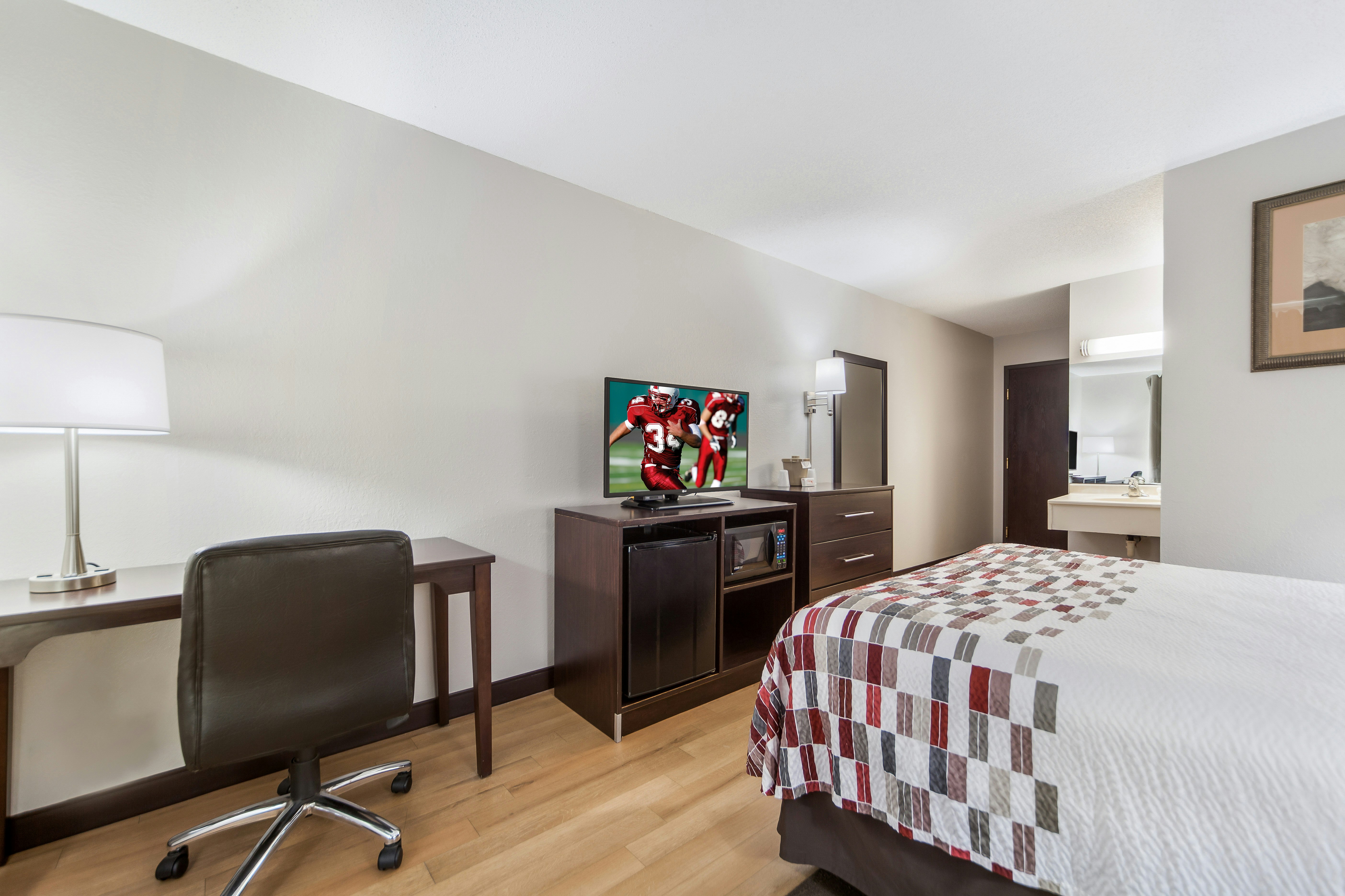 Red Roof Inn Suites Omaha – Council Bluffs