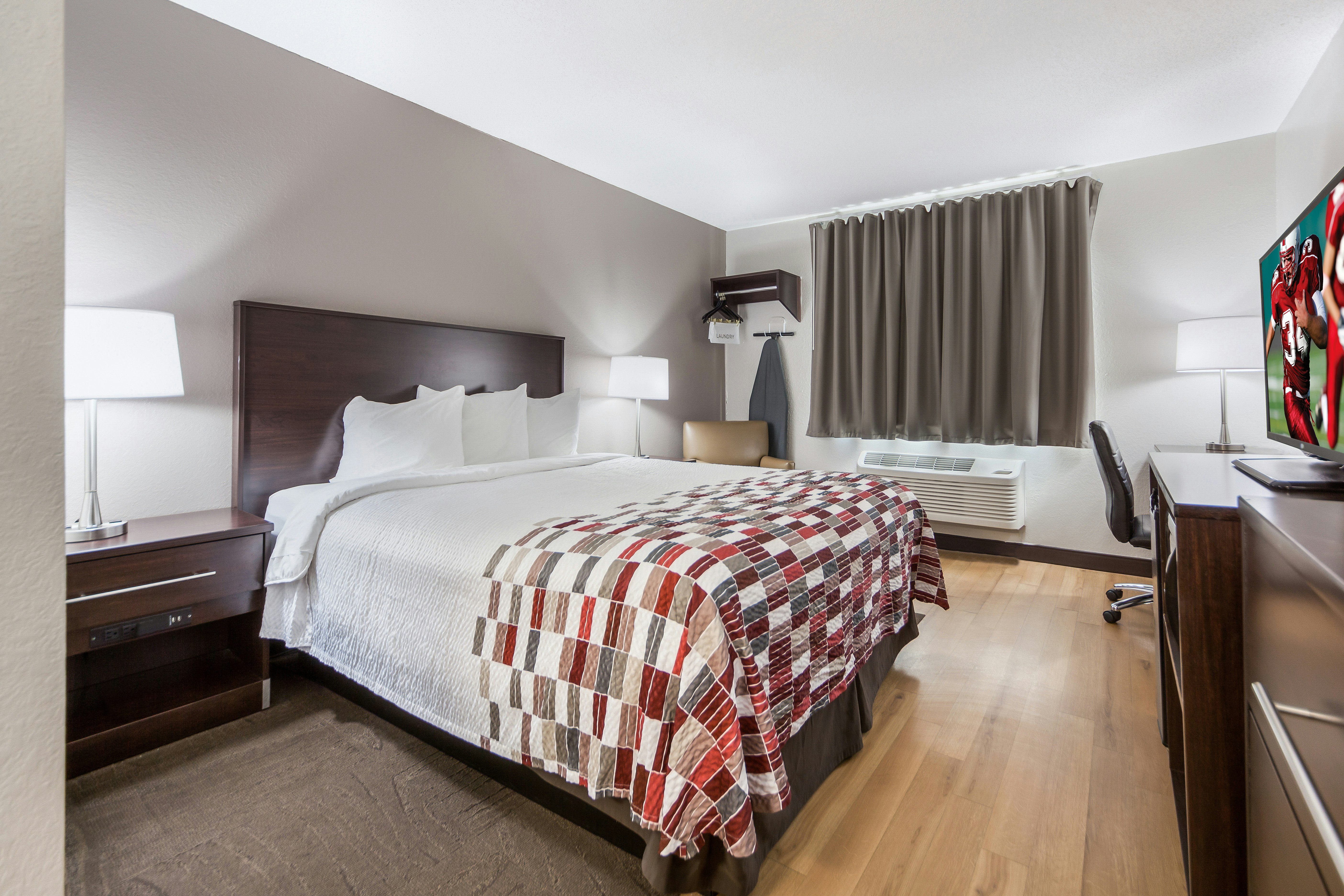 Red Roof Inn Suites Omaha – Council Bluffs