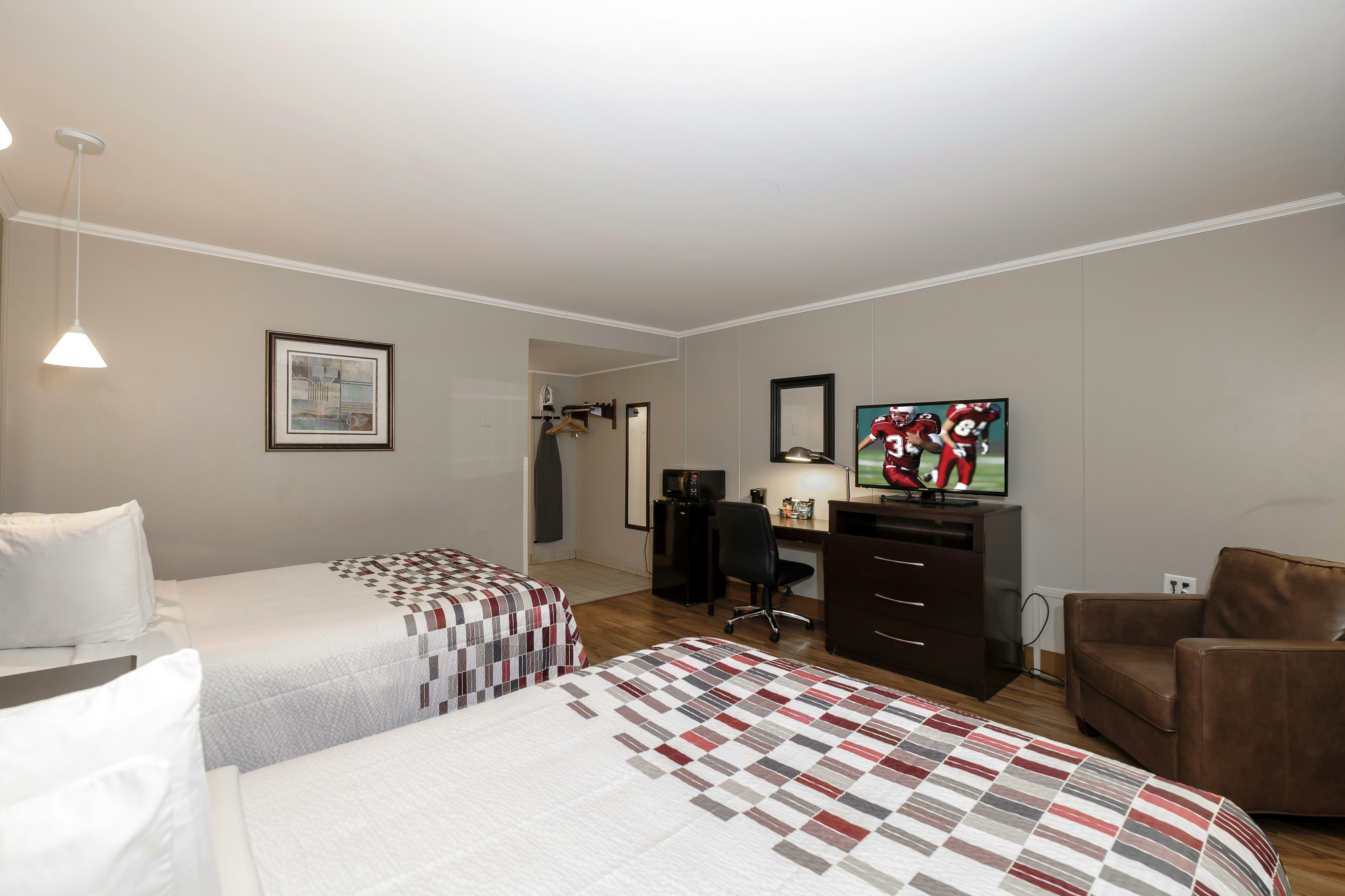 Deluxe 2 Full Beds Smoke Free
