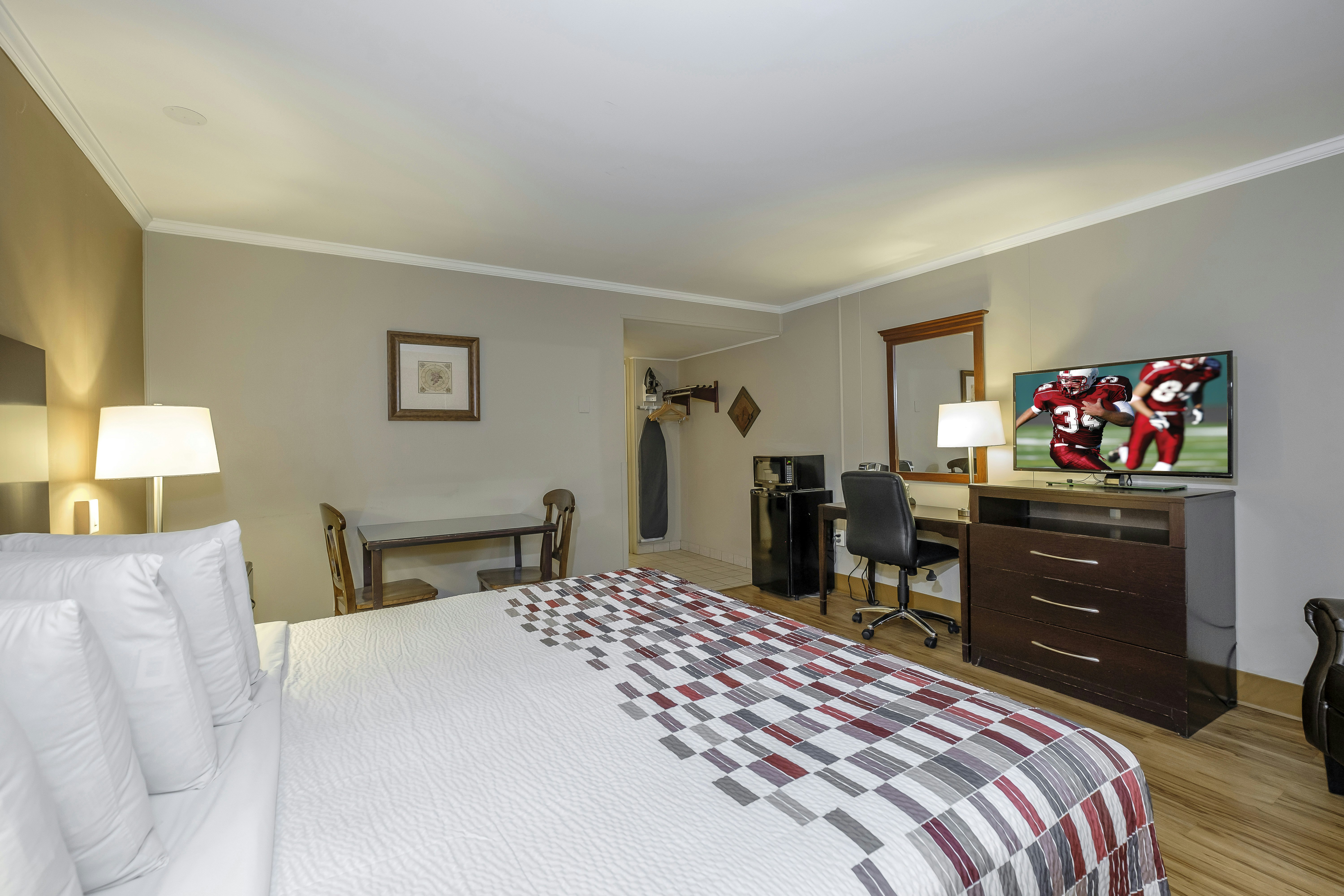 Red Roof Inn Suites Herkimer