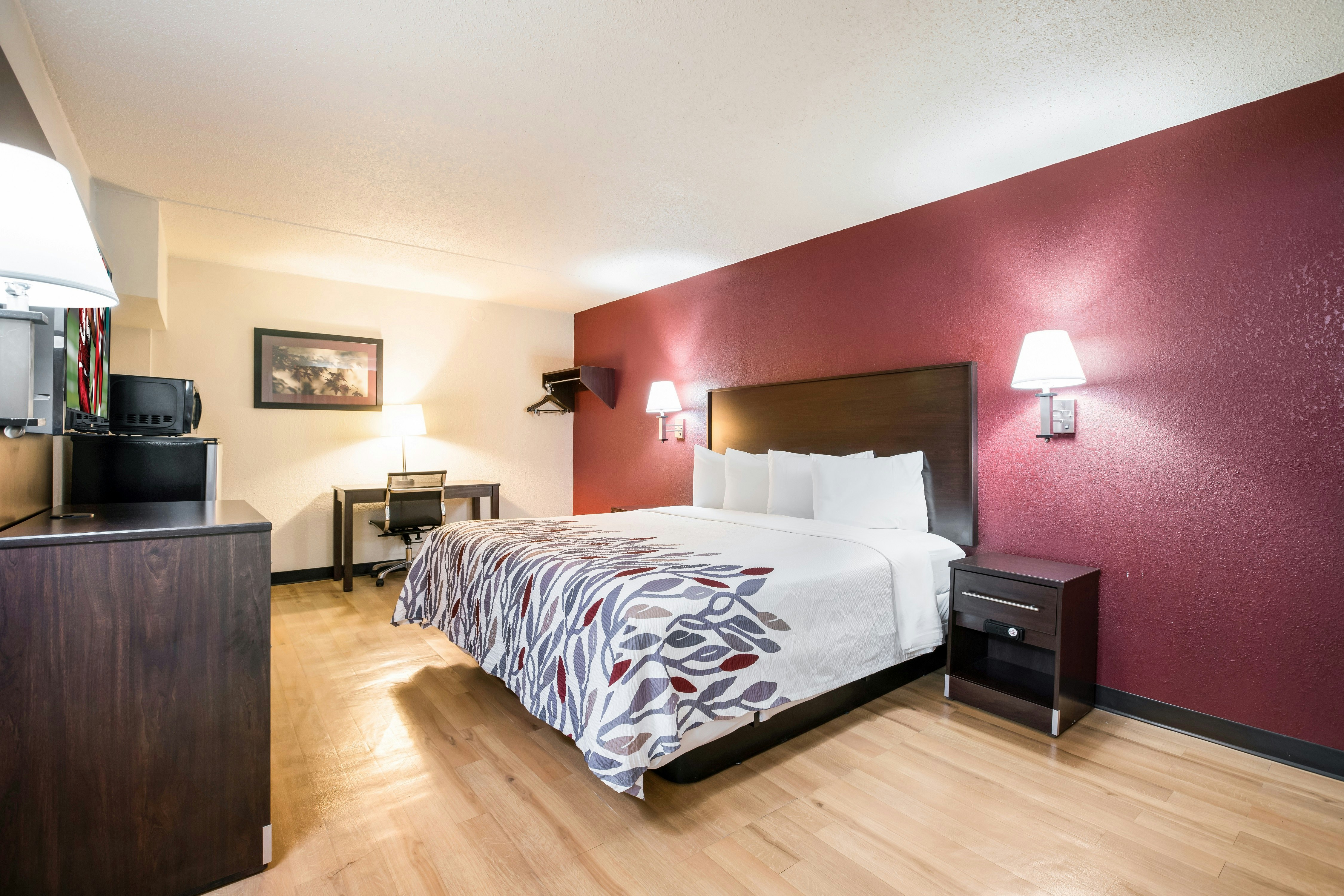 Deluxe King with Kitchenette Non-Smoking